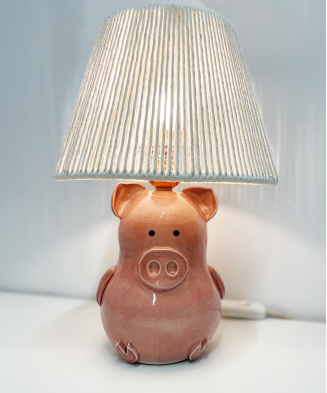 Lampa ceramiczna Świnka, wykonana ręcznie